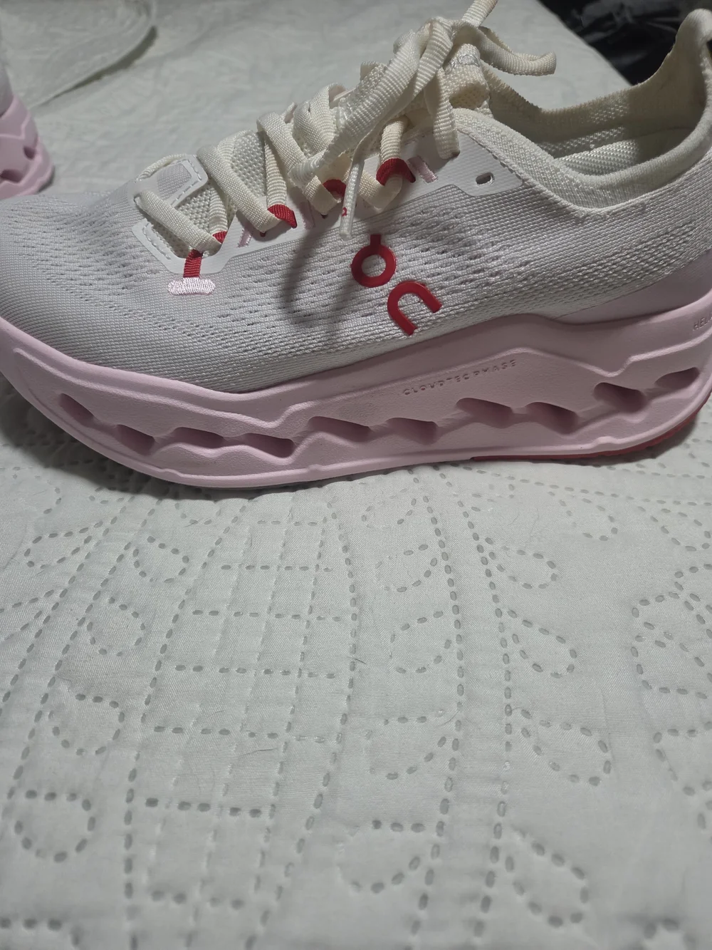 Lightweight Women's Athletic Shoes in White and Pink
